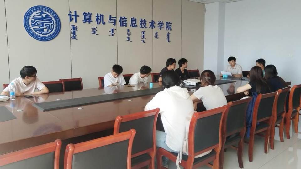 学院召开2025级转专业学生座谈会