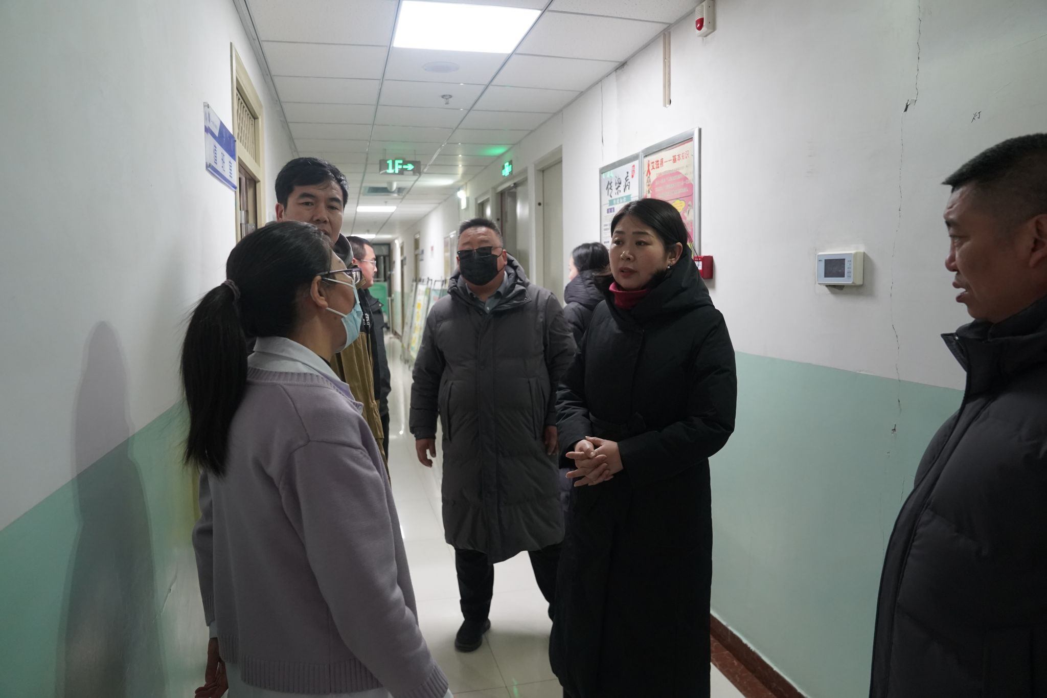 校领导带队开展春季开学安全检查