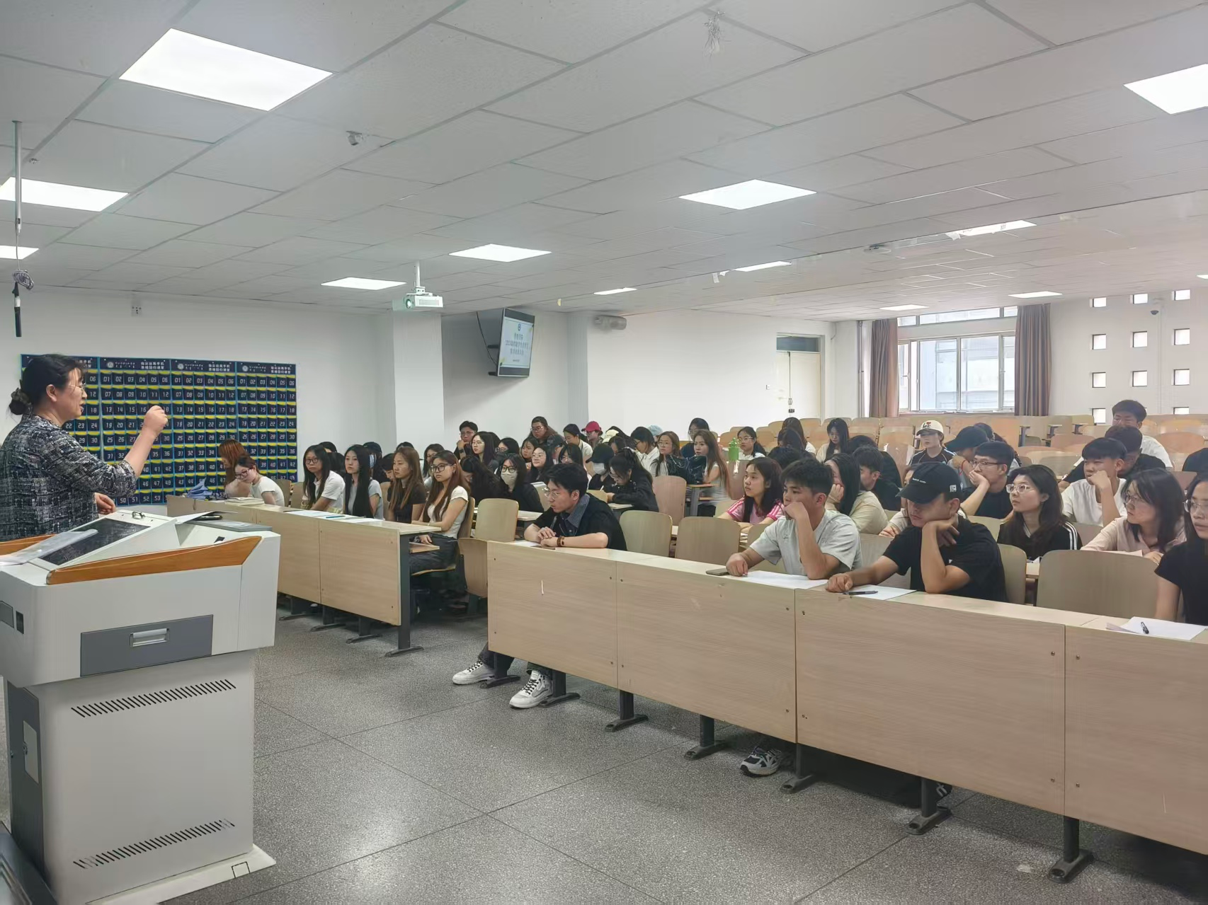 管理学院召开档案学专业实习动员大会