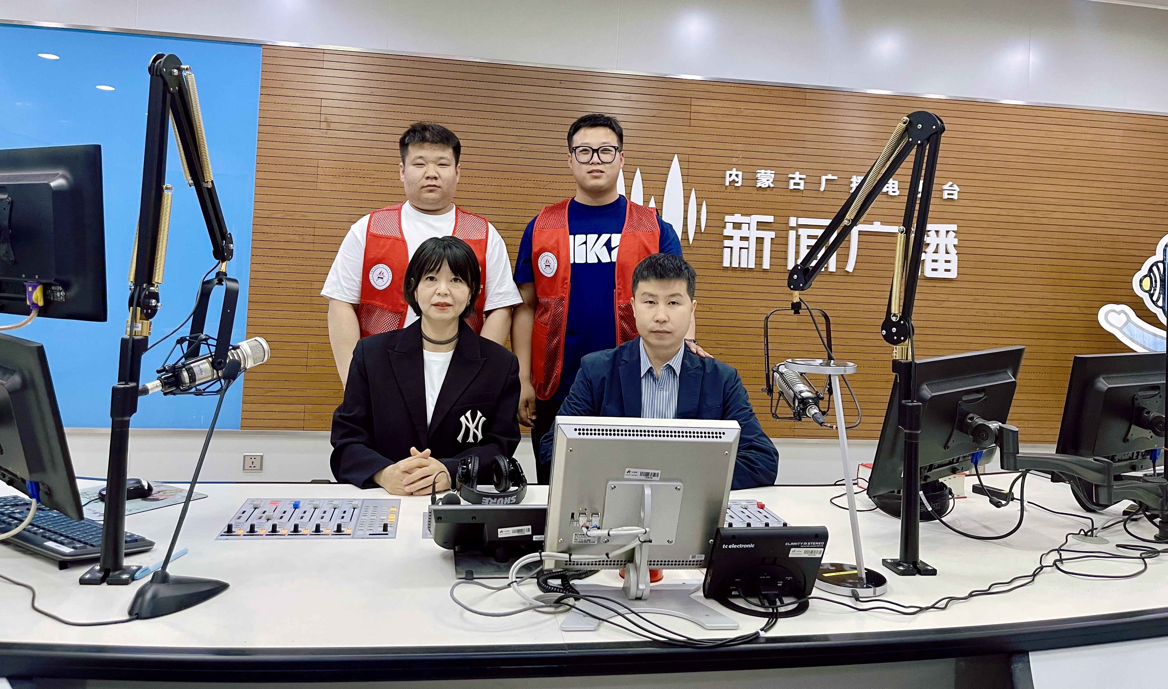 经济管理学院师生接受 内蒙古广播电视台《我爱公益》栏目专访