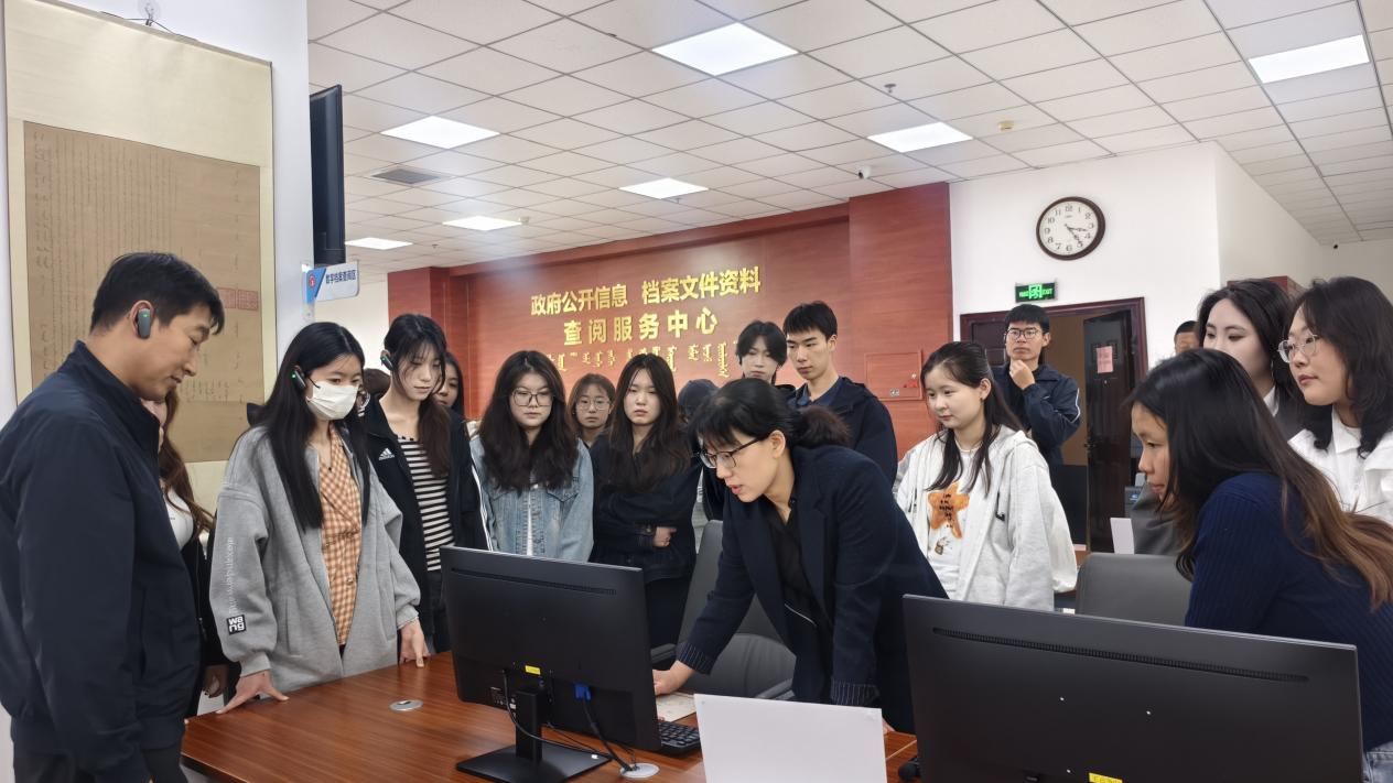 档案学微专业师生赴内蒙古自治区档案馆开展实践教学活动