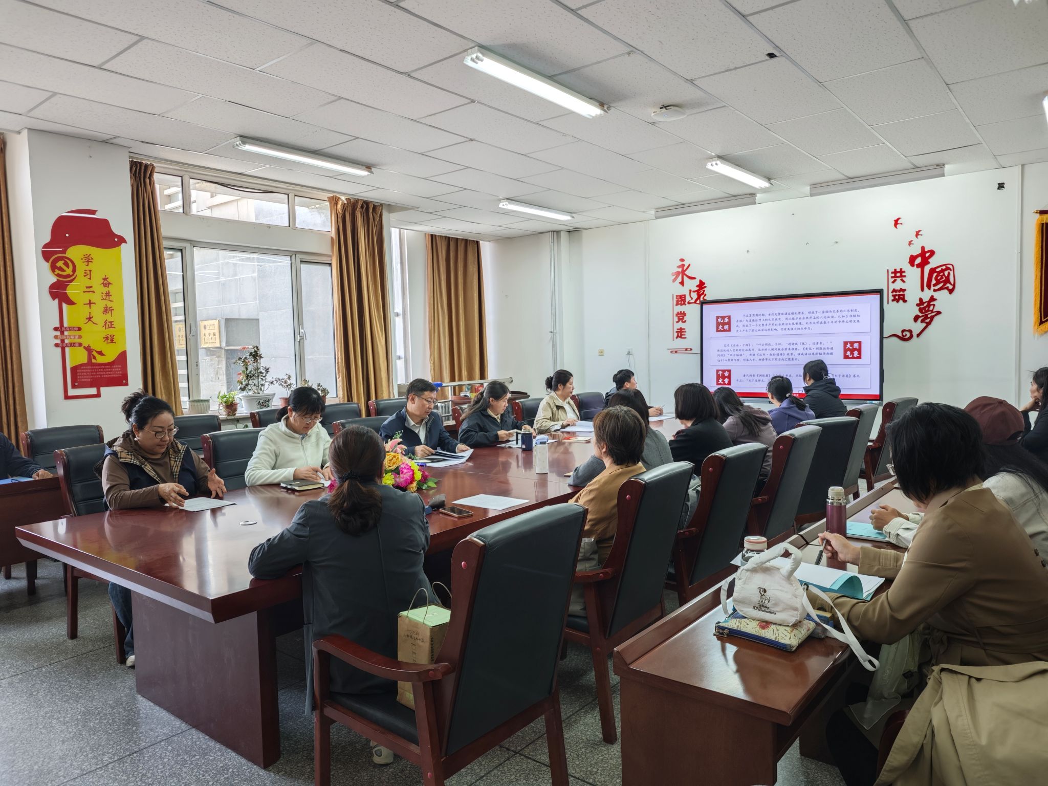 我院组织师生集中收看学习“习近平文化思想大讲堂”第七讲