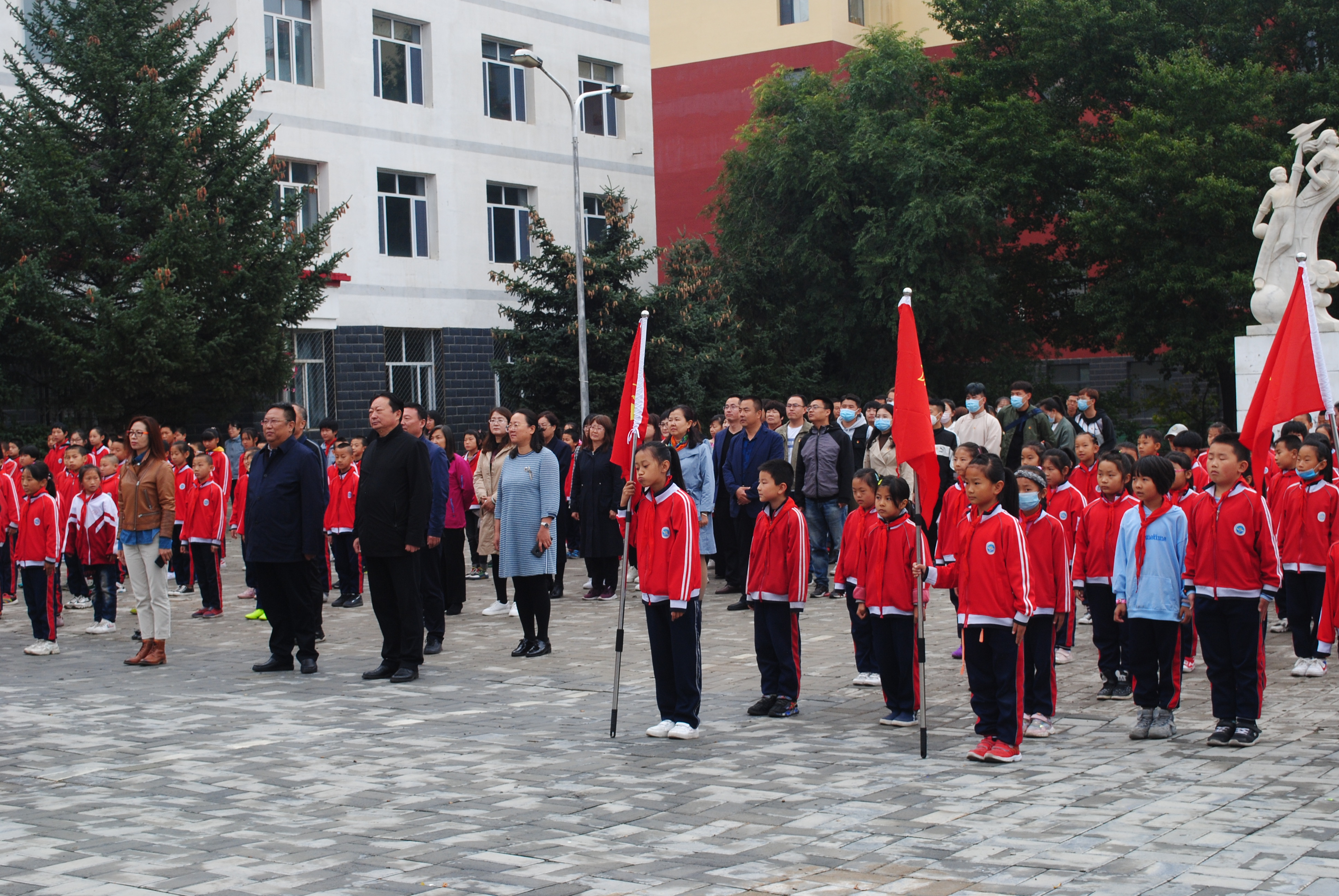"中华民族一家亲同心共筑中国梦"——我校数学与大数据学院走进旗下营