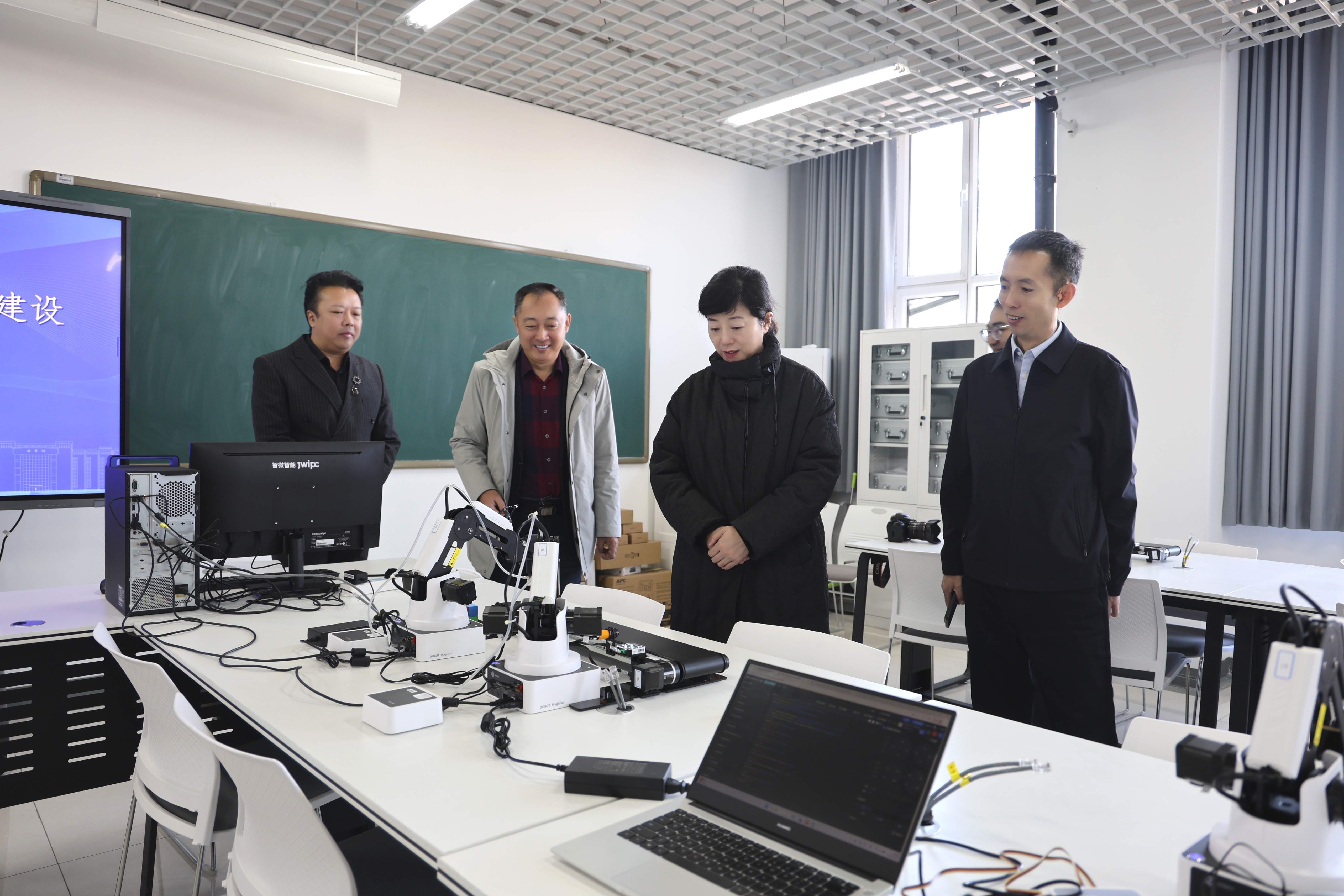 王敏调研指导学生工作部和智能科学学院-呼和浩特民族学院